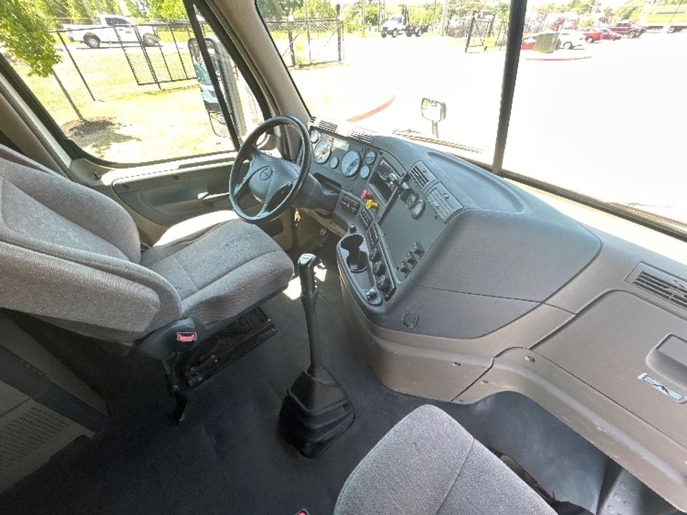 Sleeper Tractor-Heavy Duty Tractors-Freightliner-2019-Cascadia 12564ST-Lowell-AR-416,600\n\t\tmiles-$ 46,250 - Image 15
