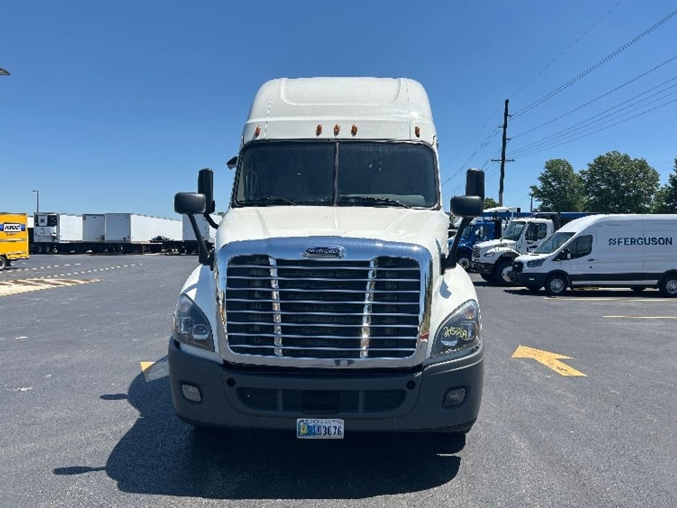 Sleeper Tractor-Heavy Duty Tractors-Freightliner-2019-Cascadia 12564ST-Lowell-AR-416,600\n\t\tmiles-$ 46,250 - Image 2