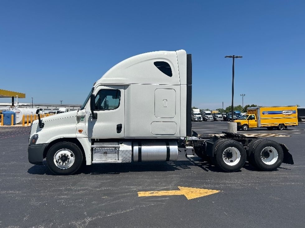 Sleeper Tractor-Heavy Duty Tractors-Freightliner-2019-Cascadia 12564ST-Lowell-AR-416,600\n\t\tmiles-$ 46,250 - Image 4