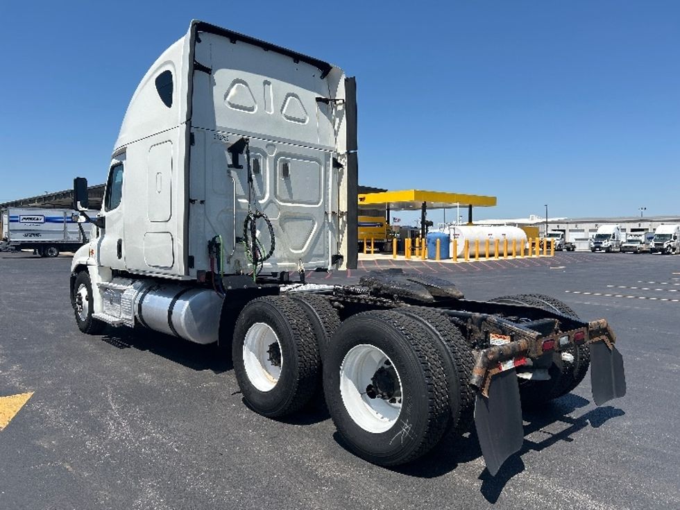 Sleeper Tractor-Heavy Duty Tractors-Freightliner-2019-Cascadia 12564ST-Lowell-AR-416,600\n\t\tmiles-$ 46,250 - Image 5