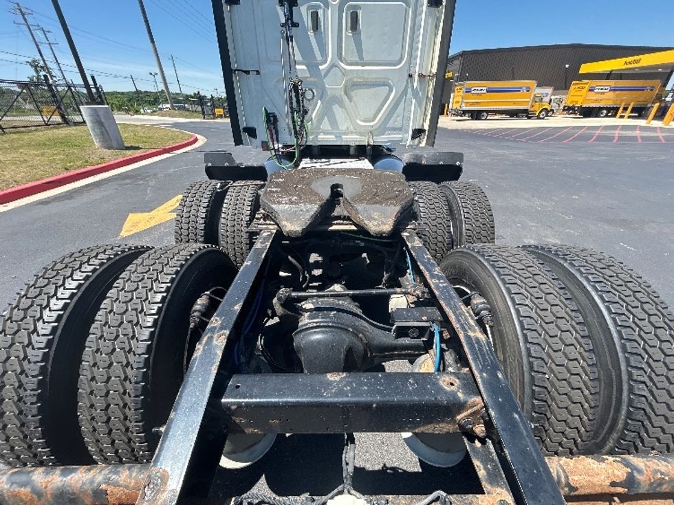 Sleeper Tractor-Heavy Duty Tractors-Freightliner-2019-Cascadia 12564ST-Lowell-AR-416,600\n\t\tmiles-$ 46,250 - Image 6