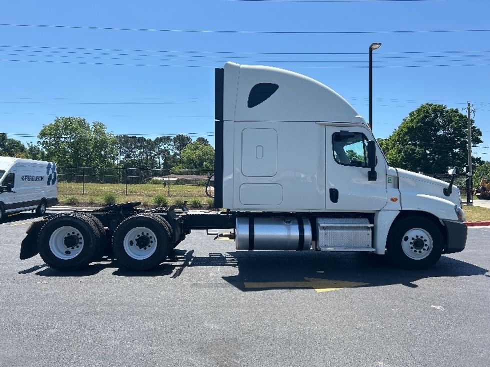 Sleeper Tractor-Heavy Duty Tractors-Freightliner-2019-Cascadia 12564ST-Lowell-AR-416,600\n\t\tmiles-$ 46,250 - Image 8