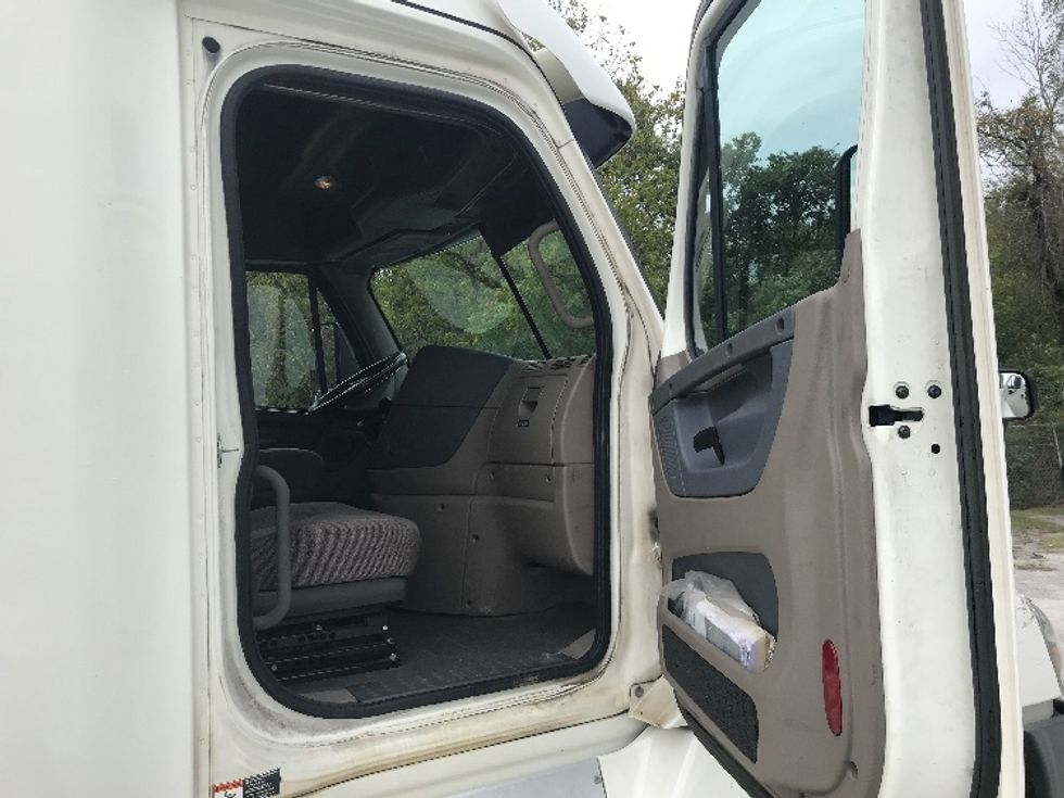 Sleeper Tractor-Heavy Duty Tractors-Freightliner-2019-Cascadia 12564ST-Macon-GA-531,438\n\t\tmiles-$ 51,250 - Image 13