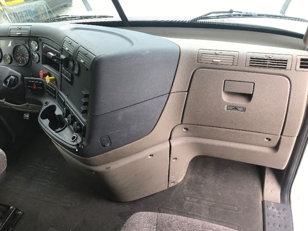 Sleeper Tractor-Heavy Duty Tractors-Freightliner-2019-Cascadia 12564ST-Macon-GA-531,438\n\t\tmiles-$ 51,250 - Image 14