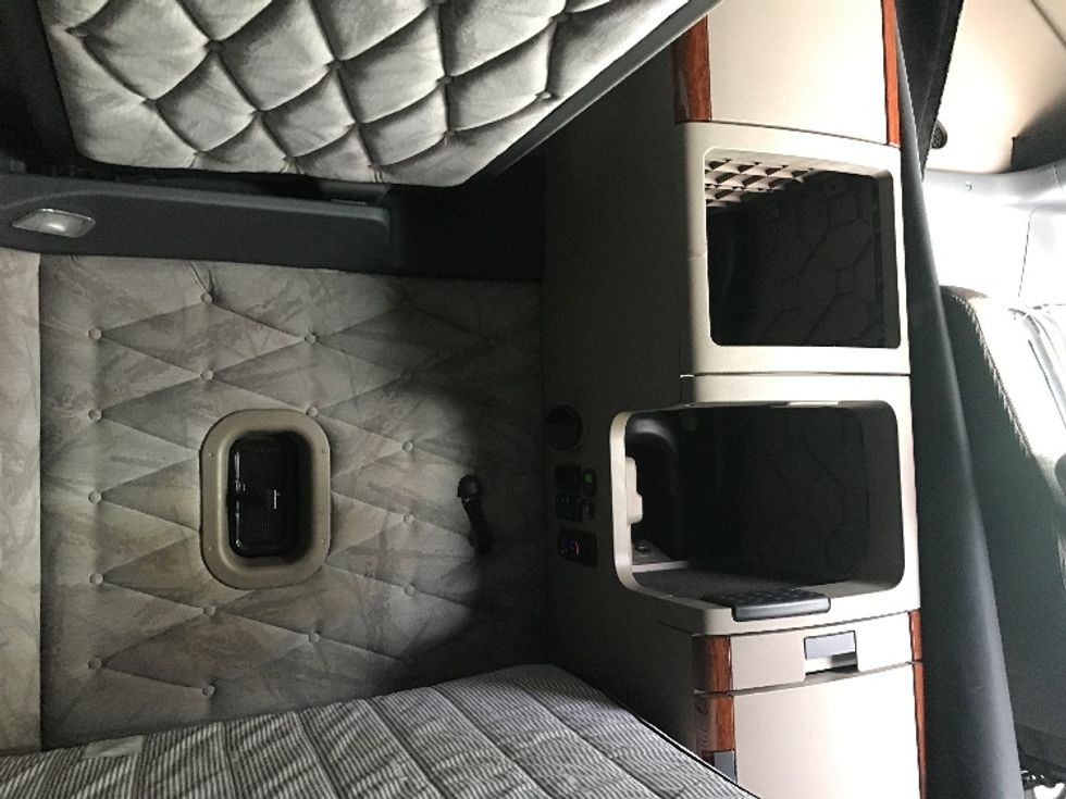 Sleeper Tractor-Heavy Duty Tractors-Freightliner-2019-Cascadia 12564ST-Macon-GA-531,438\n\t\tmiles-$ 51,250 - Image 18