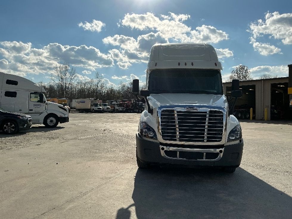 Sleeper Tractor-Heavy Duty Tractors-Freightliner-2019-Cascadia 12564ST-Macon-GA-531,438\n\t\tmiles-$ 51,250 - Image 2