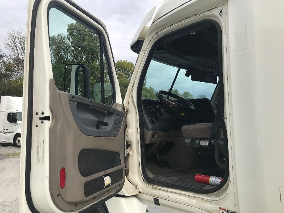 Sleeper Tractor-Heavy Duty Tractors-Freightliner-2019-Cascadia 12564ST-Macon-GA-531,438\n\t\tmiles-$ 51,250 - Image 9