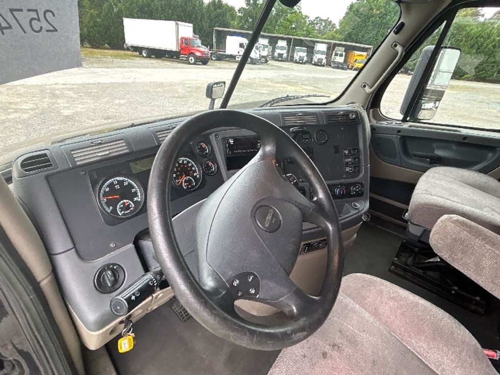 Sleeper Tractor-Heavy Duty Tractors-Freightliner-2019-Cascadia 12564ST-Mebane-NC-426,257\n\t\tmiles-$ 55,250 - Image 10