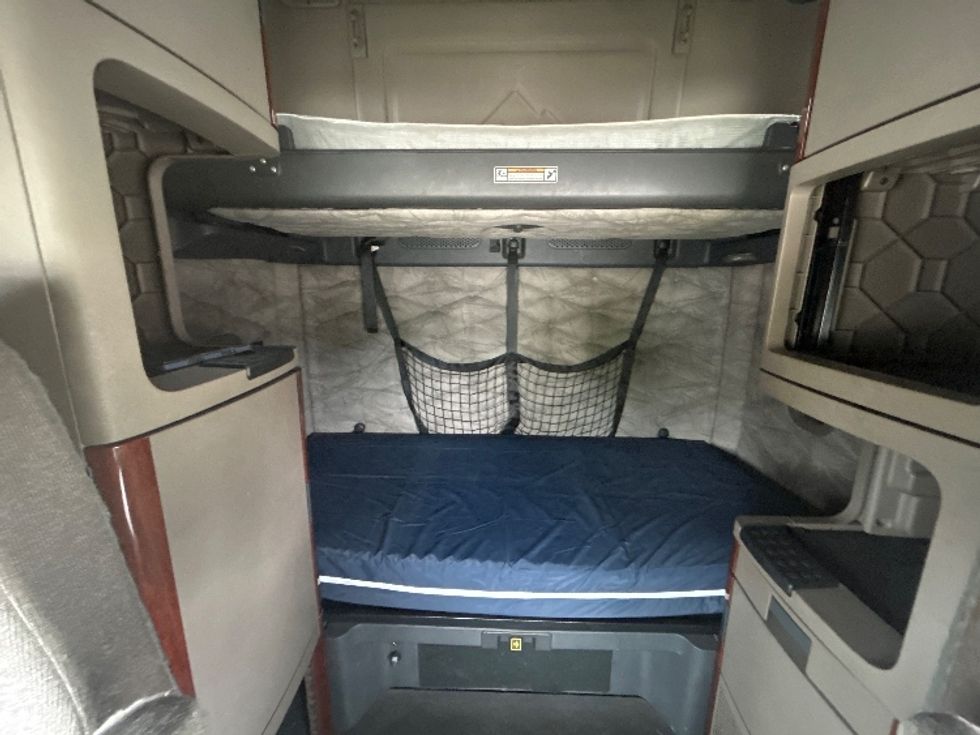 Sleeper Tractor-Heavy Duty Tractors-Freightliner-2019-Cascadia 12564ST-Mebane-NC-426,257\n\t\tmiles-$ 55,250 - Image 15
