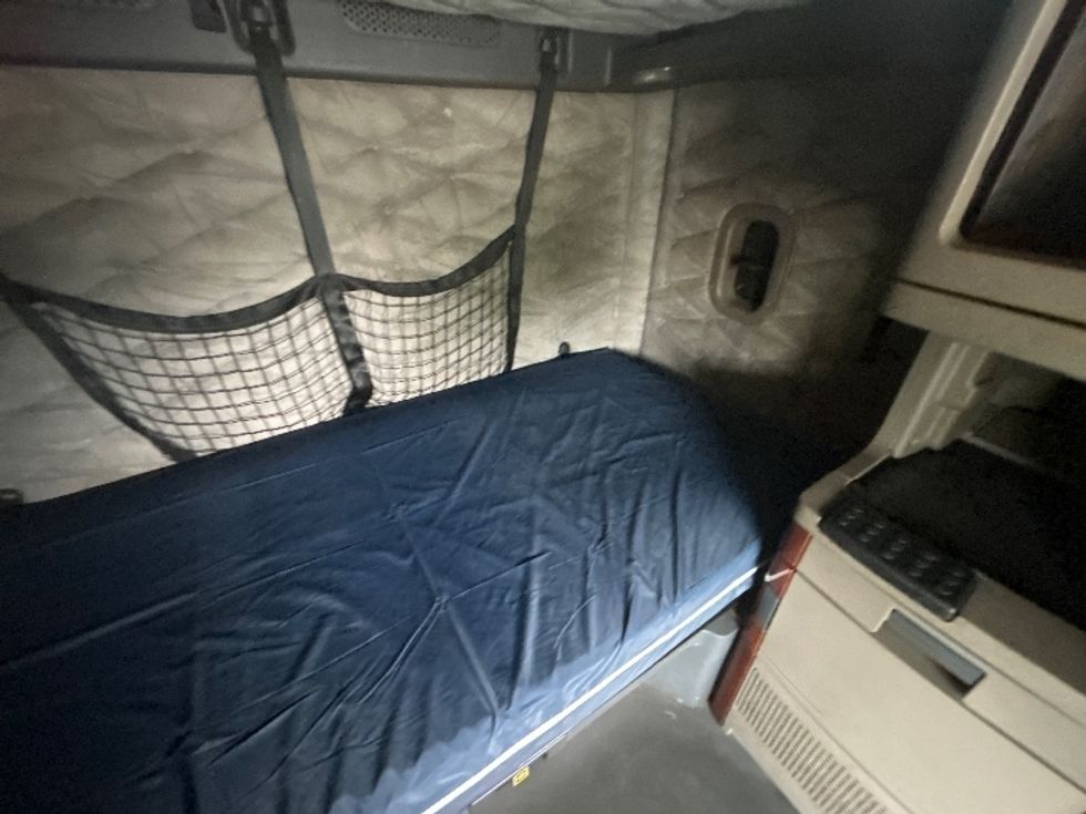Sleeper Tractor-Heavy Duty Tractors-Freightliner-2019-Cascadia 12564ST-Mebane-NC-426,257\n\t\tmiles-$ 55,250 - Image 16