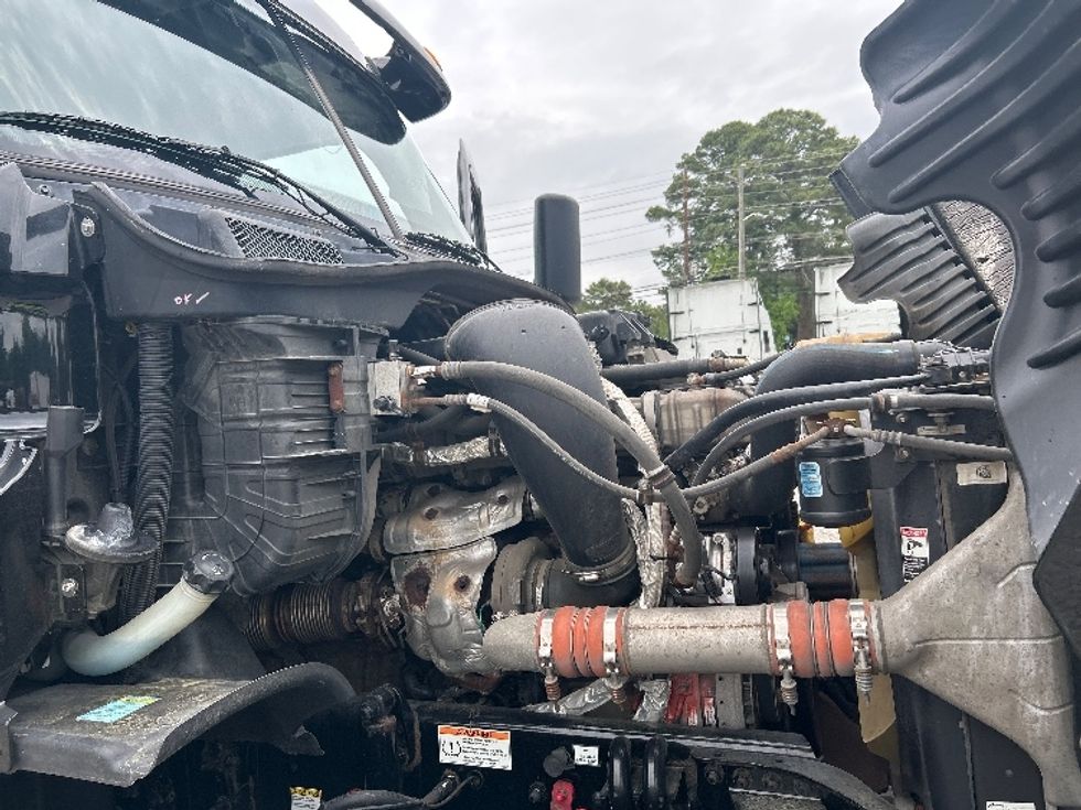 Sleeper Tractor-Heavy Duty Tractors-Freightliner-2019-Cascadia 12564ST-Mebane-NC-426,257\n\t\tmiles-$ 55,250 - Image 19