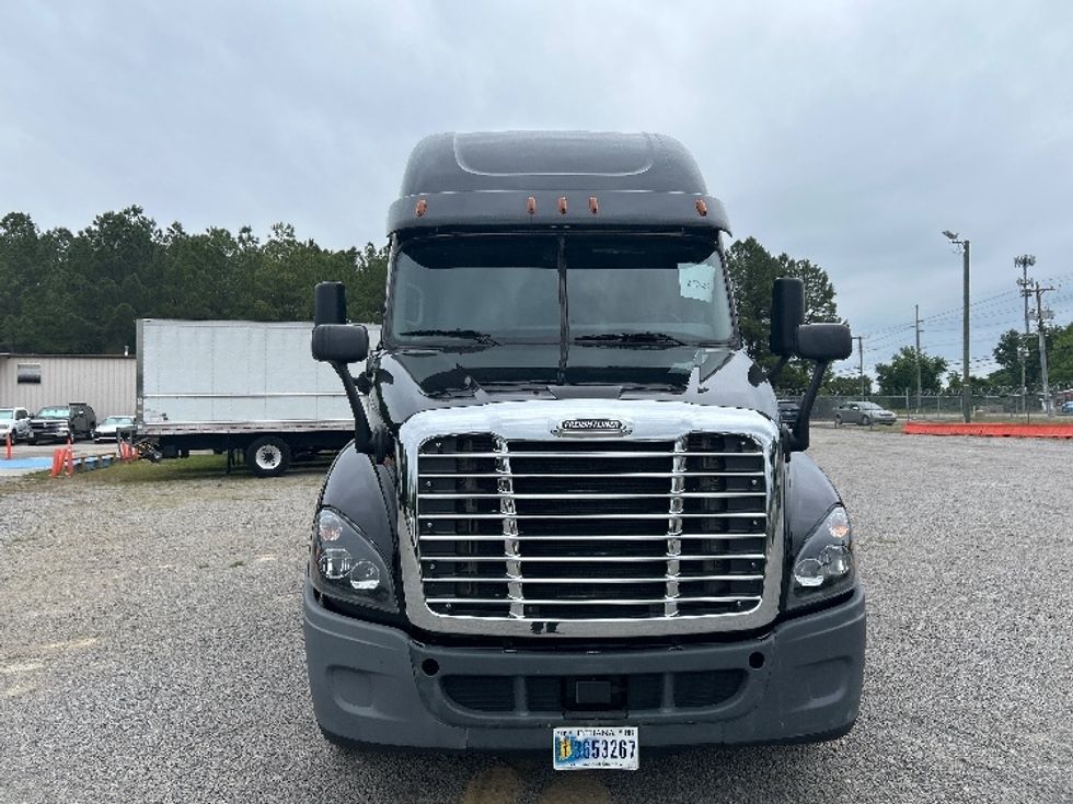 Sleeper Tractor-Heavy Duty Tractors-Freightliner-2019-Cascadia 12564ST-Mebane-NC-426,257\n\t\tmiles-$ 55,250 - Image 2