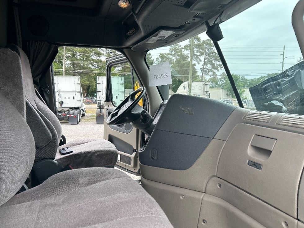 Sleeper Tractor-Heavy Duty Tractors-Freightliner-2019-Cascadia 12564ST-Mebane-NC-426,257\n\t\tmiles-$ 55,250 - Image 20