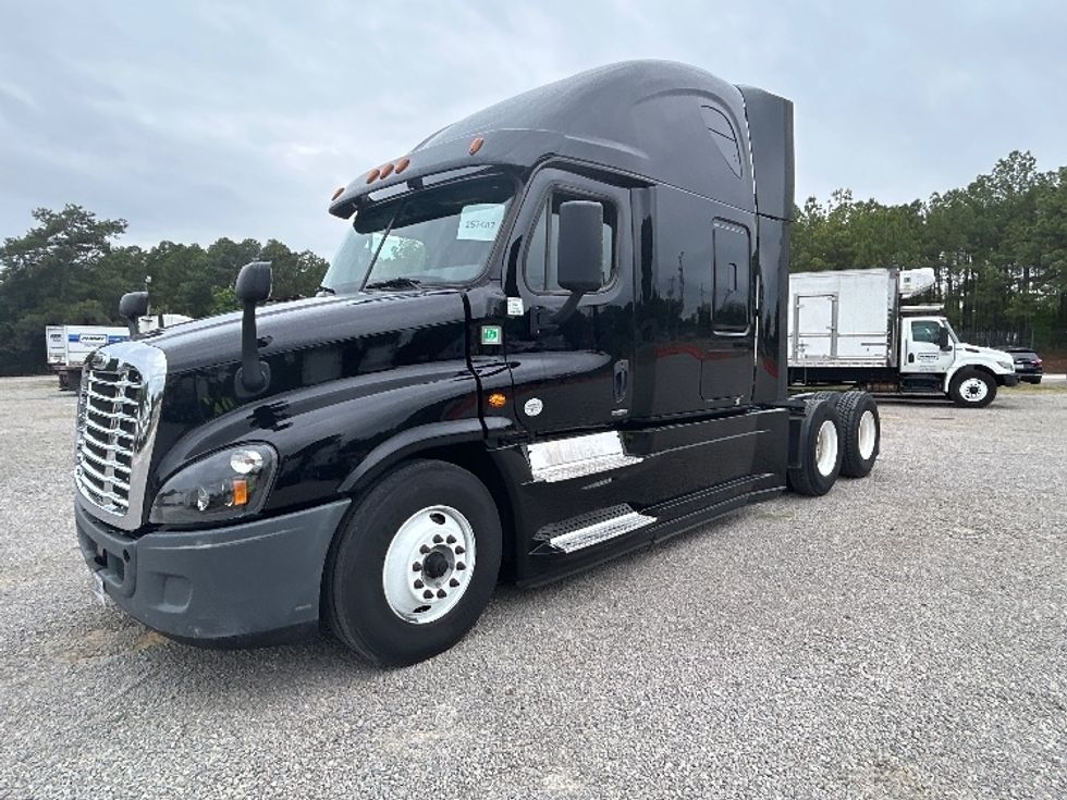 Sleeper Tractor-Heavy Duty Tractors-Freightliner-2019-Cascadia 12564ST-Mebane-NC-426,257\n\t\tmiles-$ 55,250 - Image 3