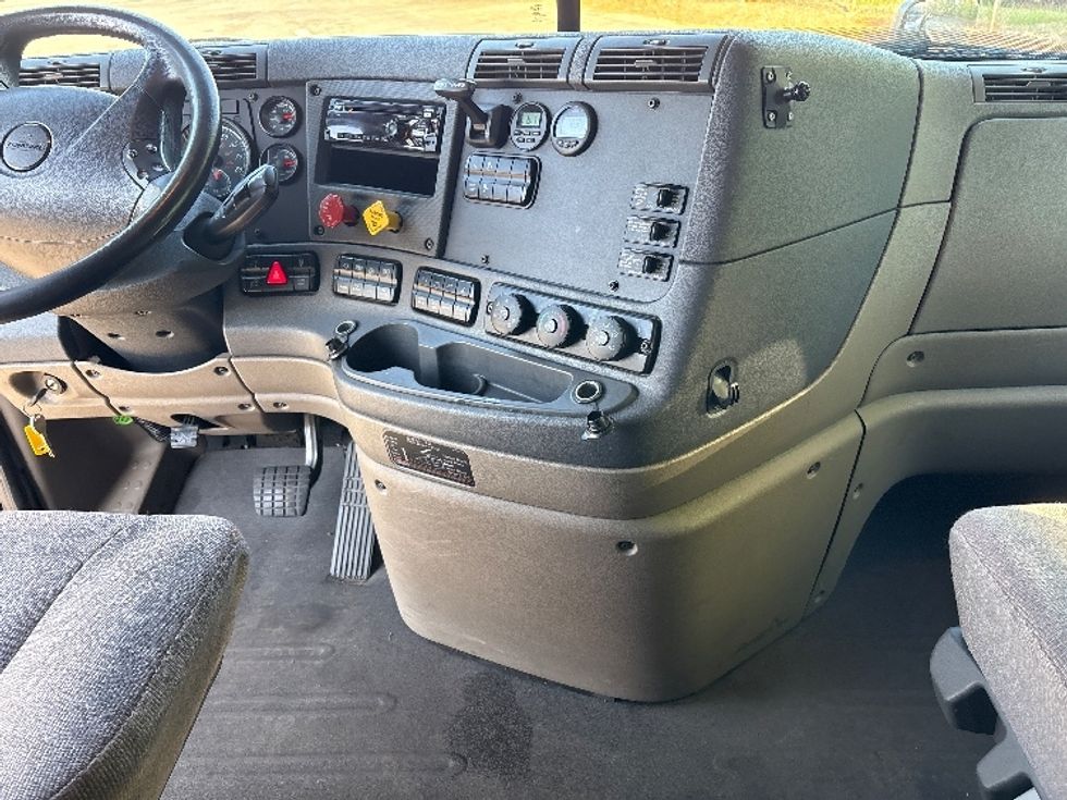 Sleeper Tractor-Heavy Duty Tractors-Freightliner-2019-Cascadia 12564ST-Mebane-NC-505,891\n\t\tmiles-$ 48,750 - Image 12