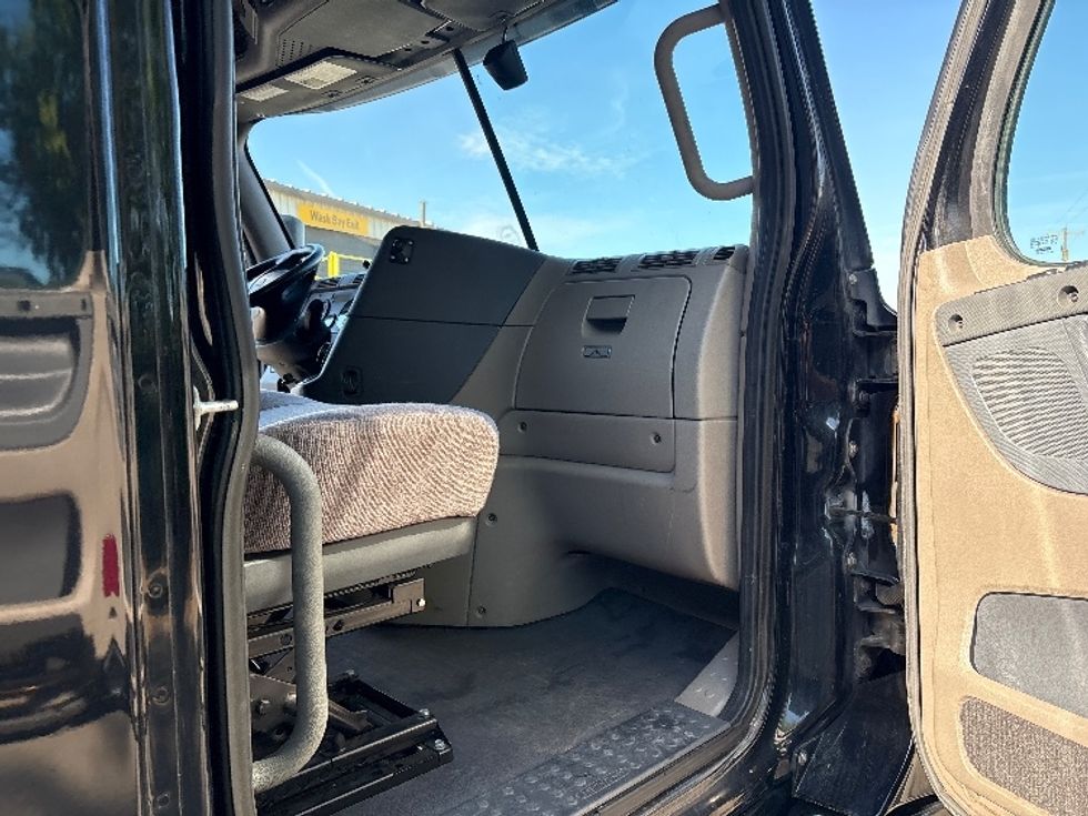 Sleeper Tractor-Heavy Duty Tractors-Freightliner-2019-Cascadia 12564ST-Mebane-NC-505,891\n\t\tmiles-$ 48,750 - Image 13