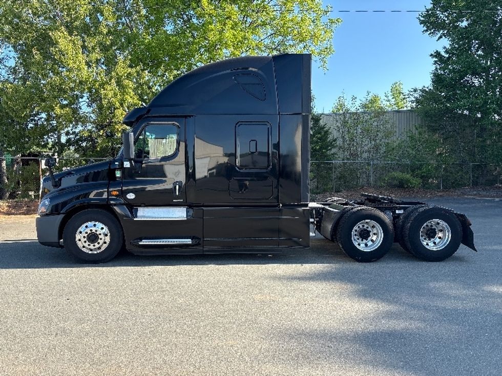 Sleeper Tractor-Heavy Duty Tractors-Freightliner-2019-Cascadia 12564ST-Mebane-NC-505,891\n\t\tmiles-$ 48,750 - Image 4