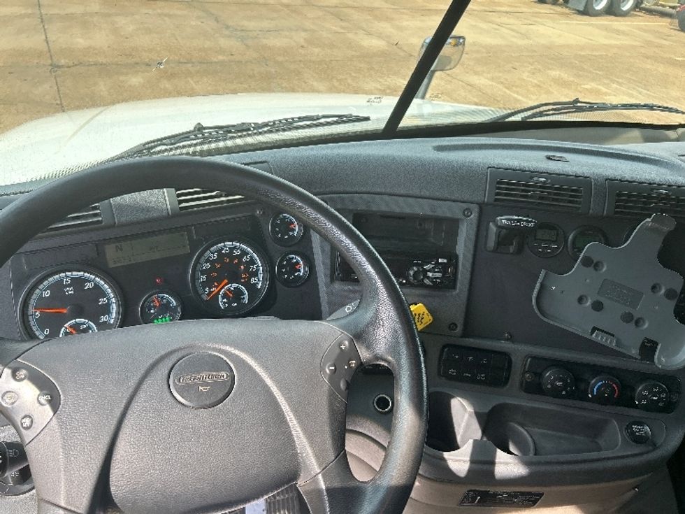 Sleeper Tractor-Heavy Duty Tractors-Freightliner-2019-Cascadia 12564ST-Memphis-TN-539,800\n\t\tmiles-$ 50,750 - Image 11