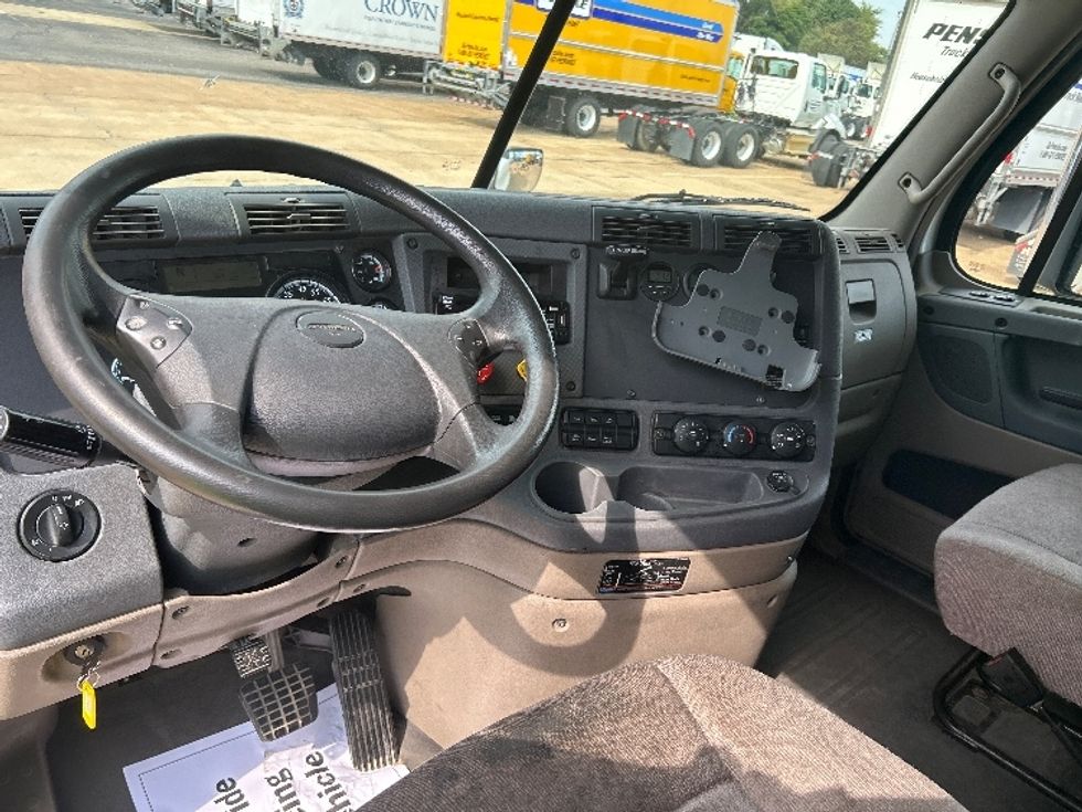 Sleeper Tractor-Heavy Duty Tractors-Freightliner-2019-Cascadia 12564ST-Memphis-TN-539,800\n\t\tmiles-$ 50,750 - Image 12