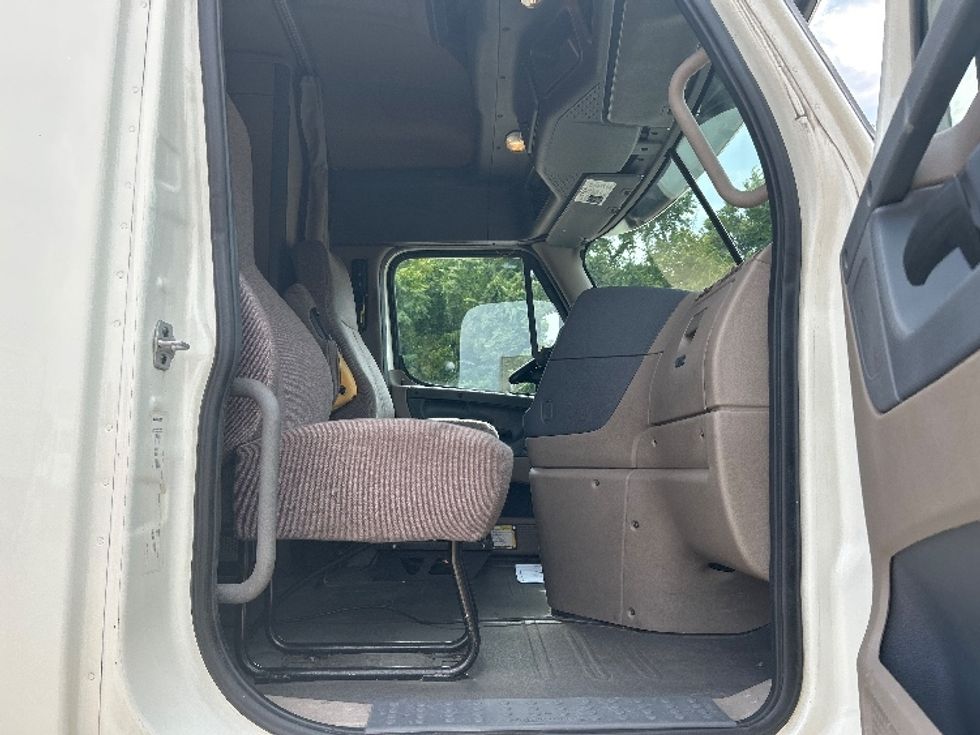 Sleeper Tractor-Heavy Duty Tractors-Freightliner-2019-Cascadia 12564ST-Memphis-TN-539,800\n\t\tmiles-$ 50,750 - Image 13