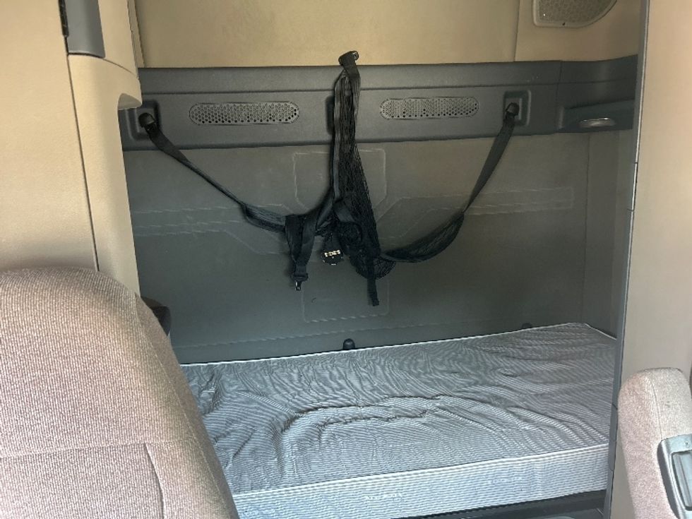 Sleeper Tractor-Heavy Duty Tractors-Freightliner-2019-Cascadia 12564ST-Memphis-TN-539,800\n\t\tmiles-$ 50,750 - Image 16