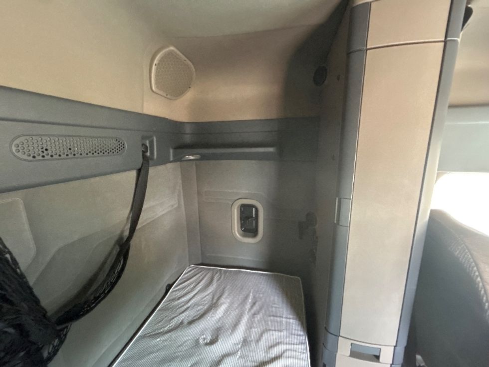 Sleeper Tractor-Heavy Duty Tractors-Freightliner-2019-Cascadia 12564ST-Memphis-TN-539,800\n\t\tmiles-$ 50,750 - Image 18