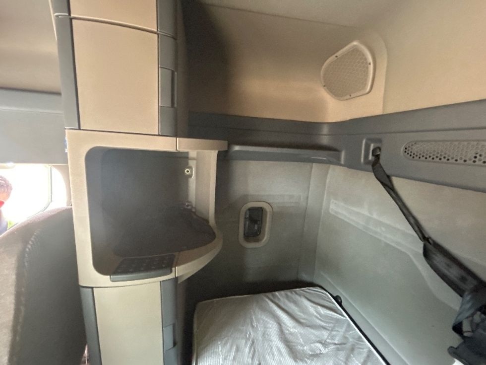 Sleeper Tractor-Heavy Duty Tractors-Freightliner-2019-Cascadia 12564ST-Memphis-TN-539,800\n\t\tmiles-$ 50,750 - Image 19