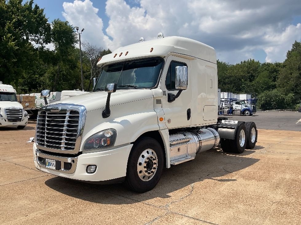 2019 Freightliner Cascadia 125" Sleeper Cab photo 3