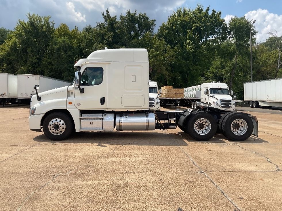 2019 Freightliner Cascadia 125" Sleeper Cab photo 4