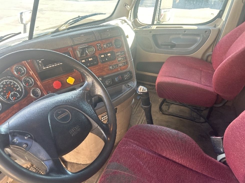 Sleeper Tractor-Heavy Duty Tractors-Freightliner-2019-Cascadia 12564ST-Milwaukee-WI-487,287\n\t\tmiles-$ 50,500 - Image 10