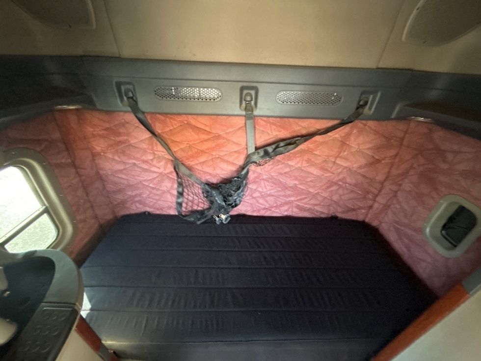 Sleeper Tractor-Heavy Duty Tractors-Freightliner-2019-Cascadia 12564ST-Milwaukee-WI-487,287\n\t\tmiles-$ 50,500 - Image 17