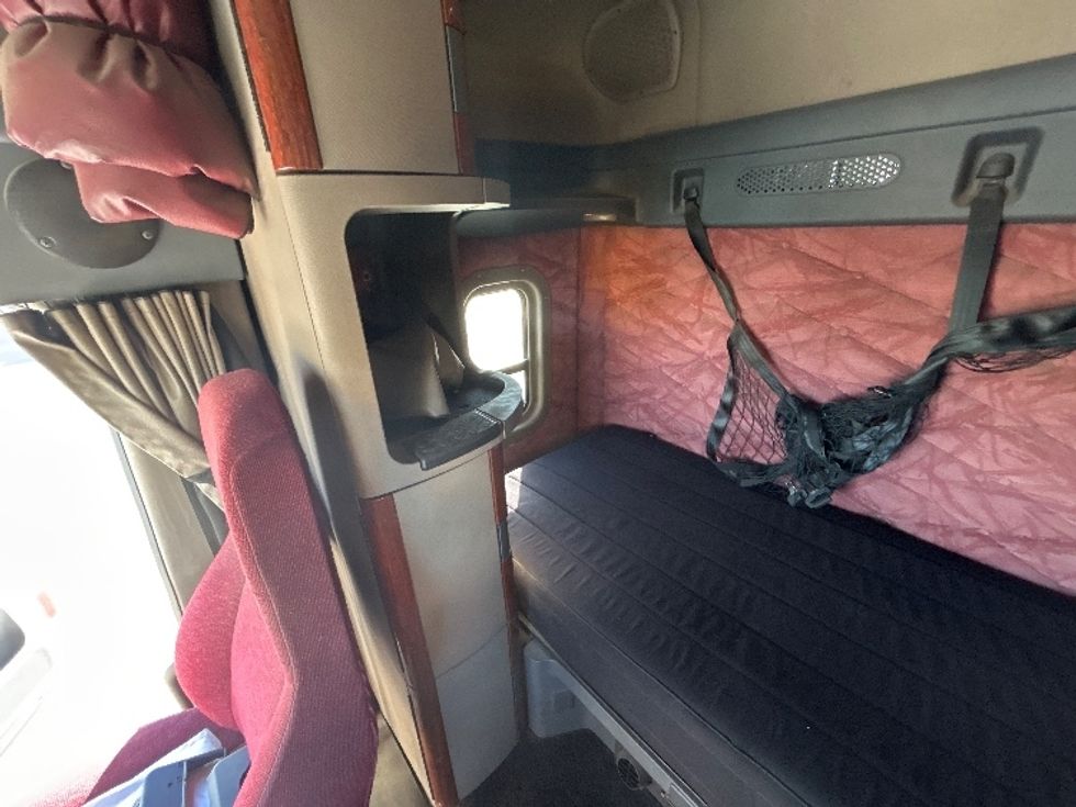 Sleeper Tractor-Heavy Duty Tractors-Freightliner-2019-Cascadia 12564ST-Milwaukee-WI-487,287\n\t\tmiles-$ 50,500 - Image 19