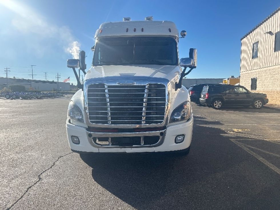 Sleeper Tractor-Heavy Duty Tractors-Freightliner-2019-Cascadia 12564ST-Milwaukee-WI-487,287\n\t\tmiles-$ 50,500 - Image 2