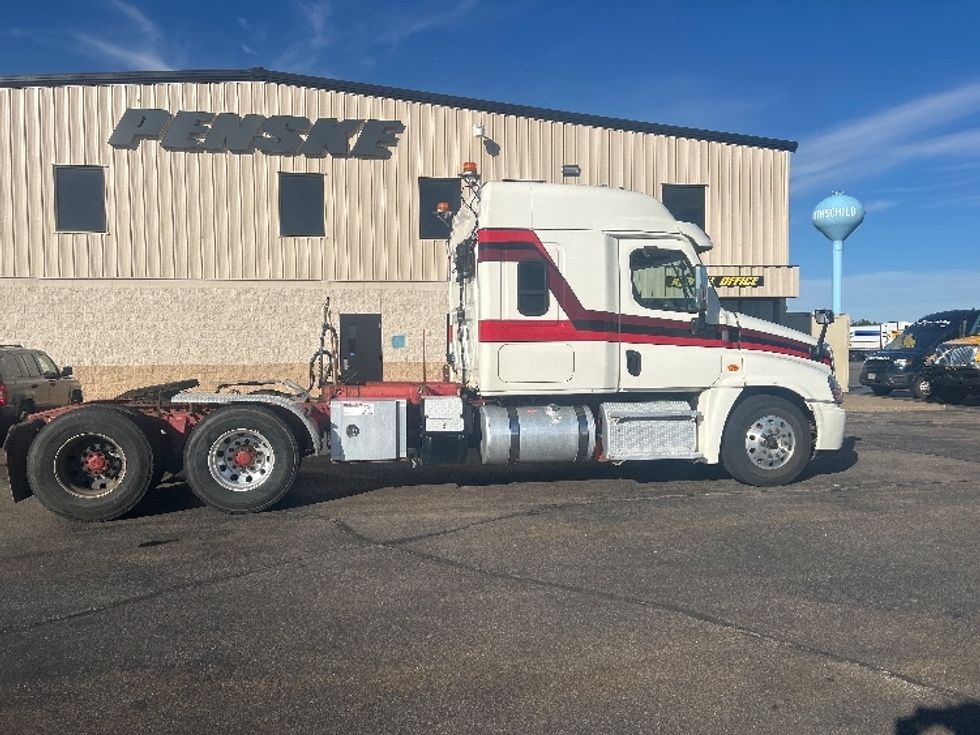 Sleeper Tractor-Heavy Duty Tractors-Freightliner-2019-Cascadia 12564ST-Milwaukee-WI-487,287\n\t\tmiles-$ 50,500 - Image 8