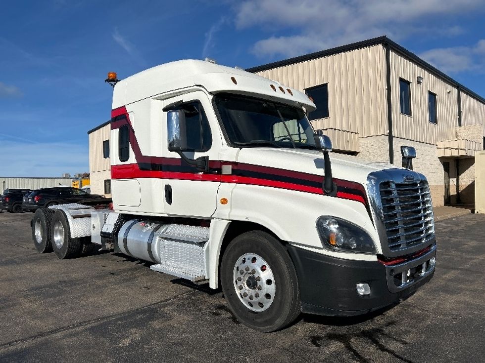 Sleeper Tractor-Heavy Duty Tractors-Freightliner-2019-Cascadia 12564ST-Milwaukee-WI-511,260\n\t\tmiles-$ 49,500 - Image 1