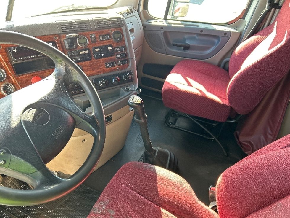Sleeper Tractor-Heavy Duty Tractors-Freightliner-2019-Cascadia 12564ST-Milwaukee-WI-511,260\n\t\tmiles-$ 49,500 - Image 10