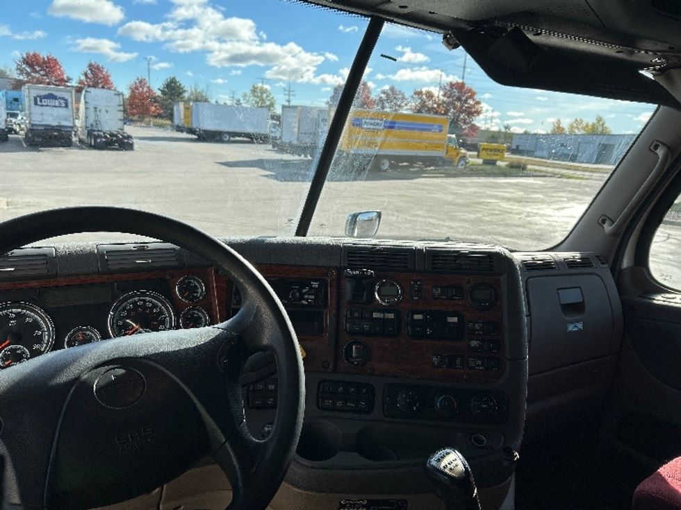 Sleeper Tractor-Heavy Duty Tractors-Freightliner-2019-Cascadia 12564ST-Milwaukee-WI-511,260\n\t\tmiles-$ 49,500 - Image 11