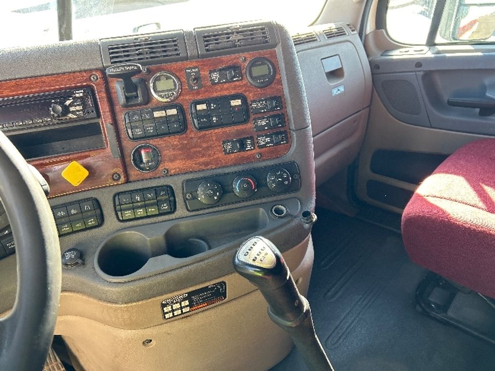 Sleeper Tractor-Heavy Duty Tractors-Freightliner-2019-Cascadia 12564ST-Milwaukee-WI-511,260\n\t\tmiles-$ 49,500 - Image 12