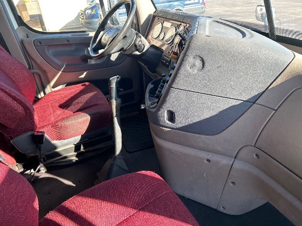 Sleeper Tractor-Heavy Duty Tractors-Freightliner-2019-Cascadia 12564ST-Milwaukee-WI-511,260\n\t\tmiles-$ 49,500 - Image 15