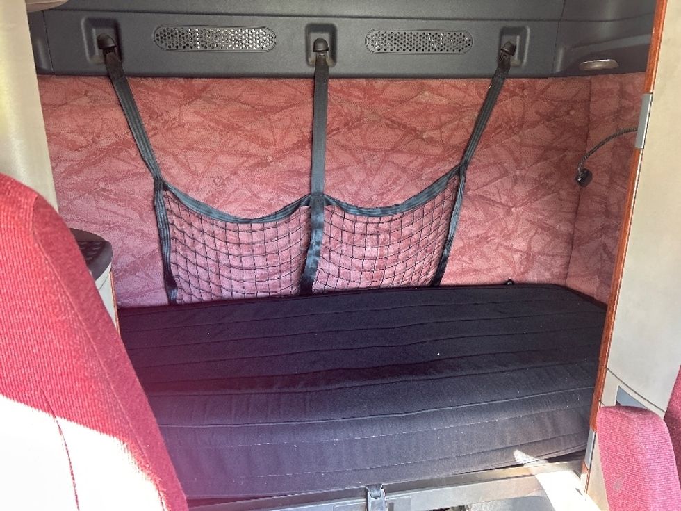Sleeper Tractor-Heavy Duty Tractors-Freightliner-2019-Cascadia 12564ST-Milwaukee-WI-511,260\n\t\tmiles-$ 49,500 - Image 16