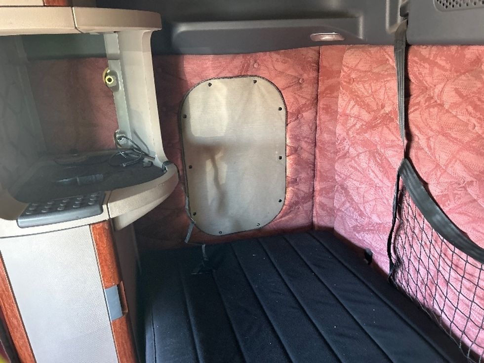Sleeper Tractor-Heavy Duty Tractors-Freightliner-2019-Cascadia 12564ST-Milwaukee-WI-511,260\n\t\tmiles-$ 49,500 - Image 19