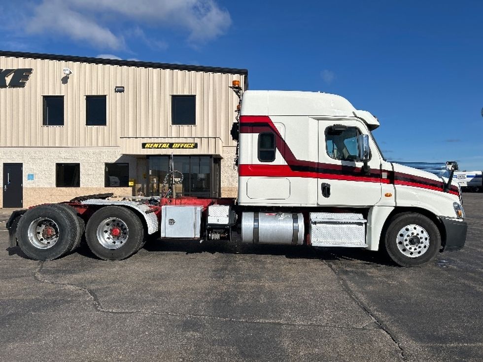Sleeper Tractor-Heavy Duty Tractors-Freightliner-2019-Cascadia 12564ST-Milwaukee-WI-511,260\n\t\tmiles-$ 49,500 - Image 8