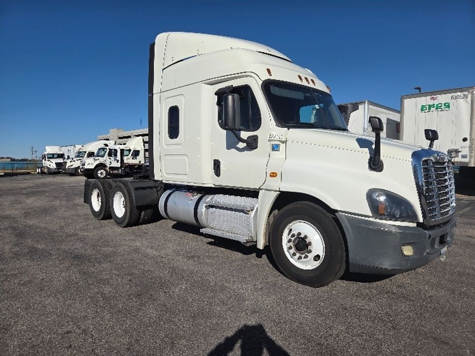 Sleeper Tractor-Heavy Duty Tractors-Freightliner-2019-Cascadia 12564ST-Mobile-AL-293,421\n\t\tmiles-$ 58,000 - Image 1
