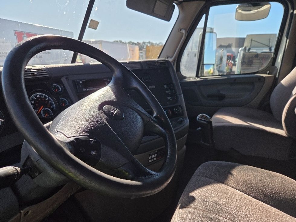 Sleeper Tractor-Heavy Duty Tractors-Freightliner-2019-Cascadia 12564ST-Mobile-AL-293,421\n\t\tmiles-$ 58,000 - Image 10