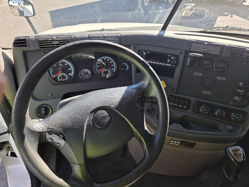 Sleeper Tractor-Heavy Duty Tractors-Freightliner-2019-Cascadia 12564ST-Mobile-AL-293,421\n\t\tmiles-$ 58,000 - Image 11