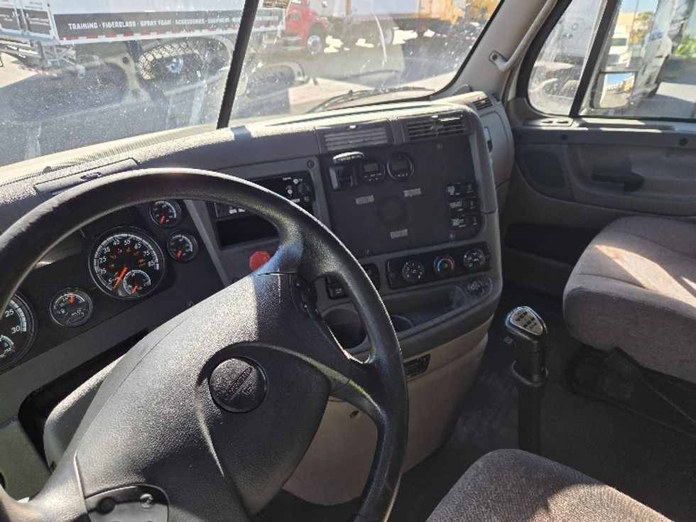 Sleeper Tractor-Heavy Duty Tractors-Freightliner-2019-Cascadia 12564ST-Mobile-AL-293,421\n\t\tmiles-$ 58,000 - Image 12