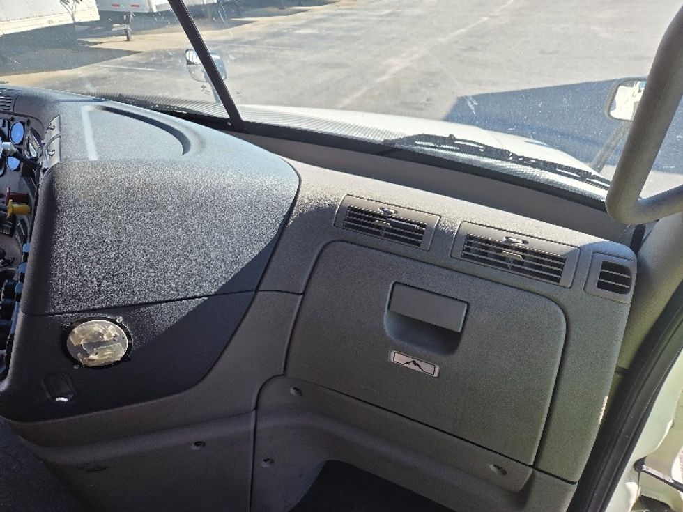 Sleeper Tractor-Heavy Duty Tractors-Freightliner-2019-Cascadia 12564ST-Mobile-AL-293,421\n\t\tmiles-$ 58,000 - Image 14