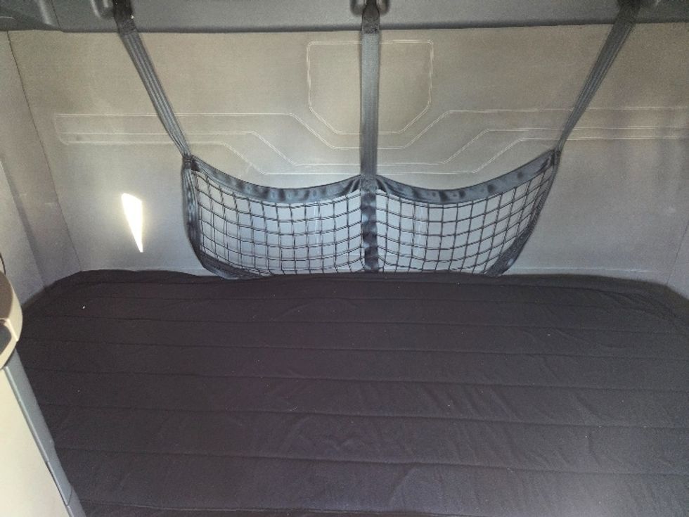 Sleeper Tractor-Heavy Duty Tractors-Freightliner-2019-Cascadia 12564ST-Mobile-AL-293,421\n\t\tmiles-$ 58,000 - Image 16