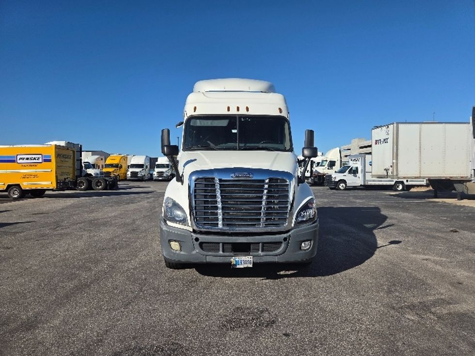 Sleeper Tractor-Heavy Duty Tractors-Freightliner-2019-Cascadia 12564ST-Mobile-AL-293,421\n\t\tmiles-$ 58,000 - Image 2