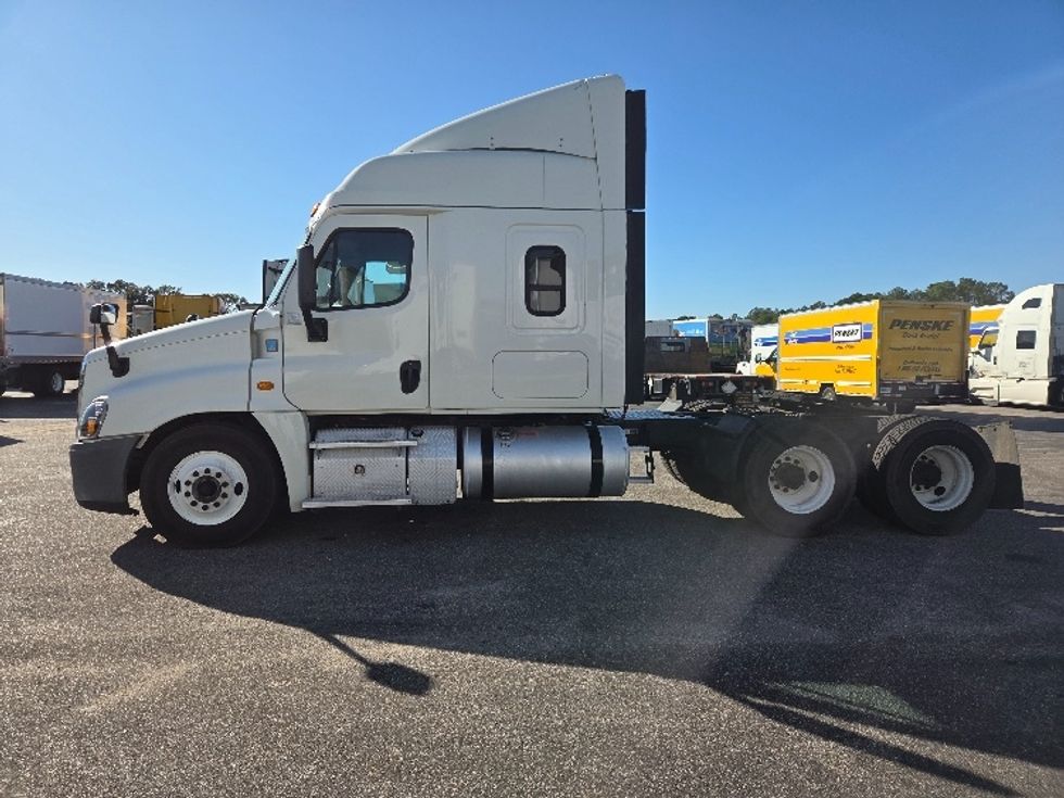 Sleeper Tractor-Heavy Duty Tractors-Freightliner-2019-Cascadia 12564ST-Mobile-AL-293,421\n\t\tmiles-$ 58,000 - Image 4